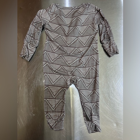 Brave Little Ones Grey Triangle Zippy - Picture 2 of 3